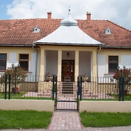 Апартаменты Bornemisza Kuria *