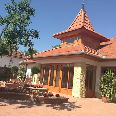 Апартаменты Bornemisza Kuria *