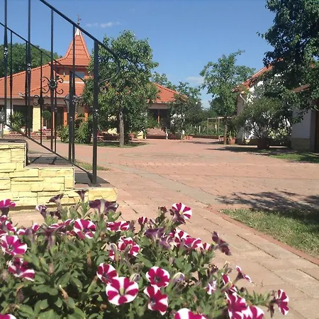 Апартаменты Bornemisza Kuria Tiszabecs