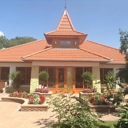 Bornemisza Kuria Апартаменты *