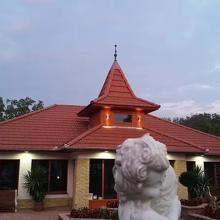 Bornemisza Kuria Апартаменты Tiszabecs