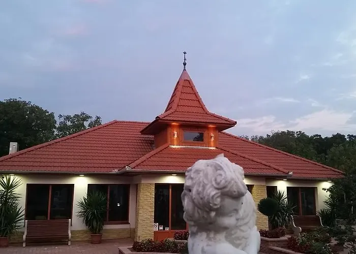 Bornemisza Kuria Апартаменты Tiszabecs